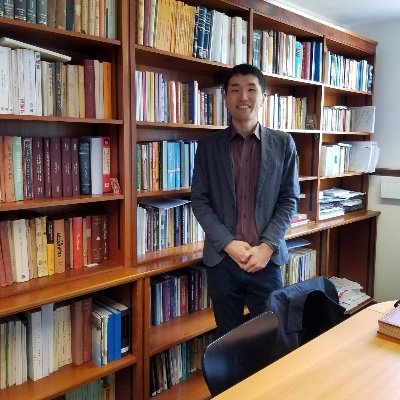 Ag0vB's profile picture. 大学教員。研究のキーワードは「詩、言語、神話」です。面白いもの、美しいもの、かっこいいもの、ぞくっとするものを探し求めています。
