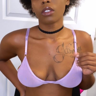 Innocentbaefan's profile picture. Ebony Domme ! Houston based goddess 🥰 Dm open for business only 😍 NEW PAGE 🧎🏼‍♂️ F O O T G O D D E S S telegram “faceriderkakey” Snapchat “kakey_waters”🫣