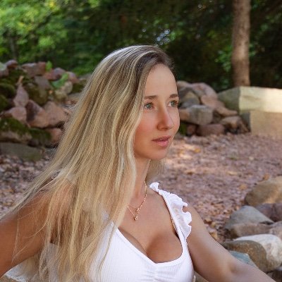 Mindfuljessx's profile picture. 𝔾𝕣𝕖𝕖𝕟 𝕖𝕪𝕖𝕕 𝕕𝕣𝕖𝕒𝕞𝕖𝕣 𝕘𝕚𝕣𝕝 𝕔𝕣𝕖𝕒𝕥𝕖𝕕 𝕥𝕠 𝕔𝕣𝕖𝕒𝕥𝕖. 🧁