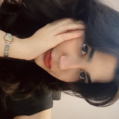 urluvvnaz's profile picture. She’s in her own world.