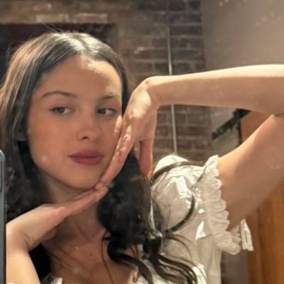 polkadotrryy's profile picture. take my hand, now and forever ✩°｡⋆🎧 ❃ @Louis_Tomlinson x 1 ♡