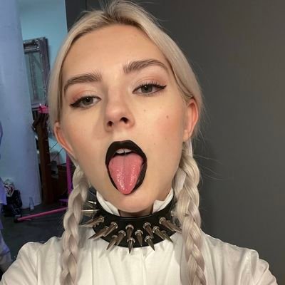 YuliaRoman36804's profile picture. Your next favorite obsession 💚🥂