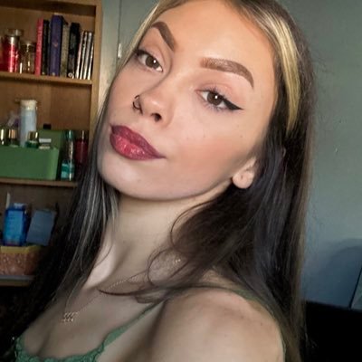 hvileyjade's profile picture. amor fati ♡ 222