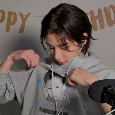 ktvhan's profile picture. vivo a base de taehyung o oxigênio que eu respiro é ele eu injeto ele nas minhas veias todos os dias o meu sangue é tipo V+ nasci pra amar ele