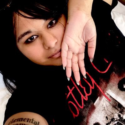 jordannmallory_'s profile picture. 90s baby | gemini | ya mystery & horror author