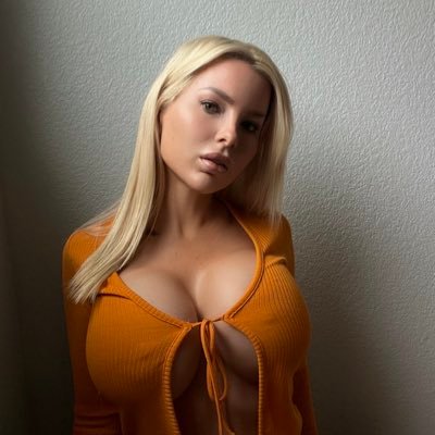 VioletD2769's profile picture. Do what make you happy, nothing last forever