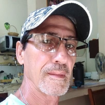 GaloAlfredo8's profile picture. me gusta ayudar a las personas sin interés de nada a cambio.