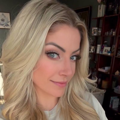 lexi_kaufman76's profile picture. Lives on caffeine & concealer ☕️Speaks sarcasm fluently👄 Believes in Disney Magic✨