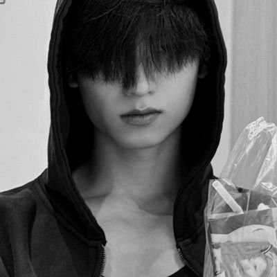 yuxqur's profile picture.