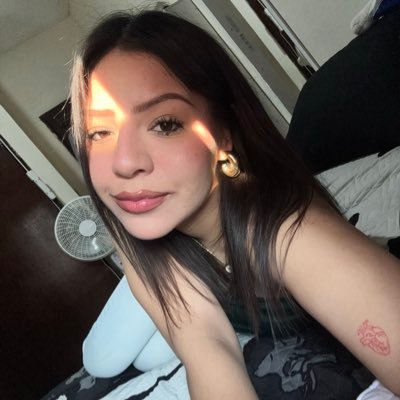 krndnssn's profile picture. Everybody else basic, you live life on an everyday basis with poetic justice ✨