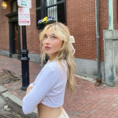leasweetener's profile picture. 23 | tornardo warnings & sweetener # 1 stan |