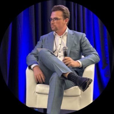 AlexDeluces's profile picture. Investor. Entrepreneur. Learner.