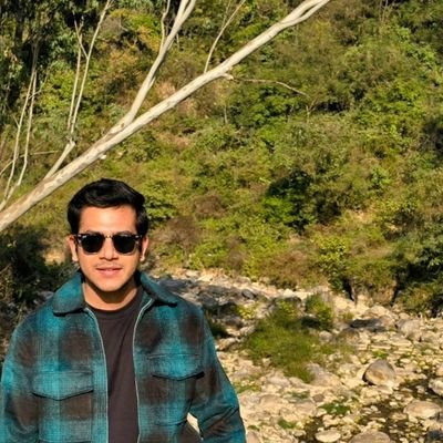 akshitsoni_'s profile picture. strong dependent man who's studying law to figure the nuances of the world.