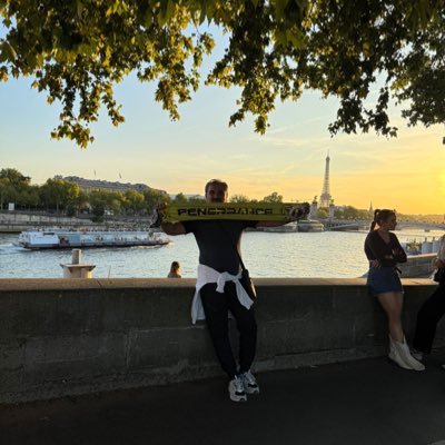 MrGREENand's profile picture. 💛💙 FENERBAHÇE KONGRE ÜYESİ/İŞ İNSANI🇹🇷🇹🇷#heybeliadalı#Bist100#trader#GRN-777#ERD-520