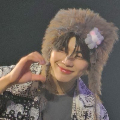 luvienroze_'s profile picture. 💌 for rv&zb1 with a little dash of the groups i stan