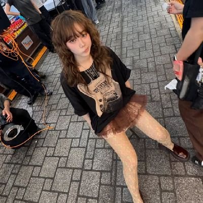 kmyujmj's profile picture. Still being there, without forcing anything.