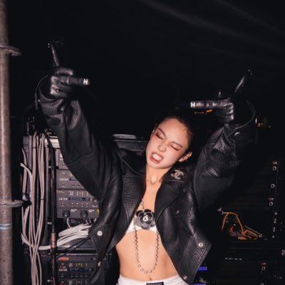 myselvjen's profile picture. JENNIE 🐻 SELENA 💫 TAEHYUNG🐻 2025 gonna be JENNIE'S YEAR 👑