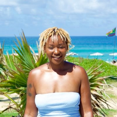 bless_essence's profile picture. 👩🏾‍💻Helping founders, creatives, and service providers elevate their strategy, storytelling + systems