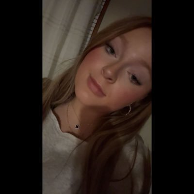 claranichole_'s profile picture. future educator :)