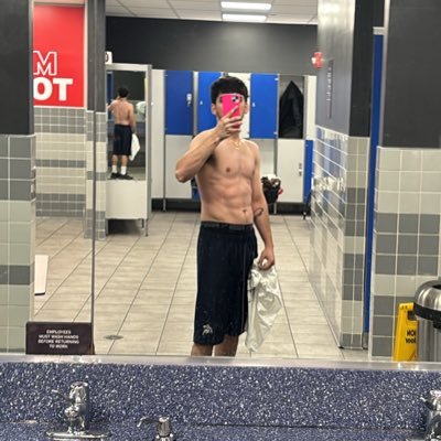 yujisdadmom's profile picture. chill guy