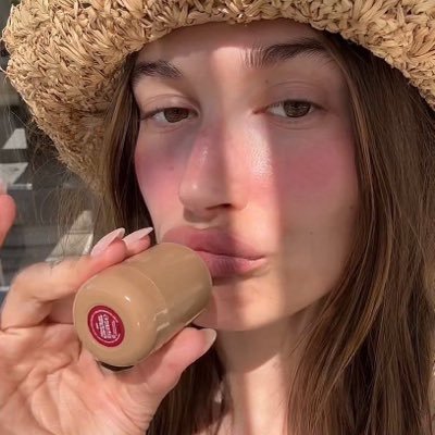 bycasaa's profile picture. any snitch isn't allowed.