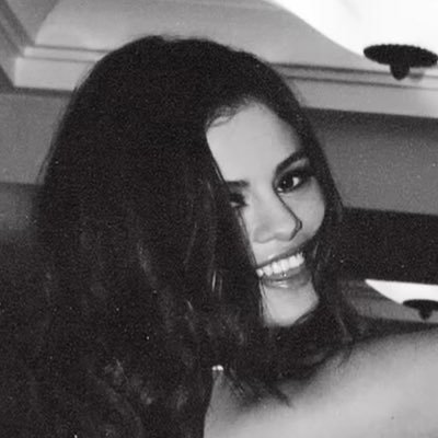 totalsel's profile picture. ryan. selena gomez enthusiast //fan account. og account was from 2011 🤧