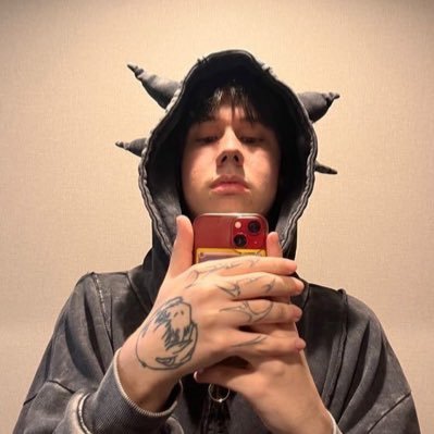 badfaceumi's profile picture. tírame magnolias