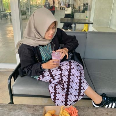 sapiittt's profile picture. stay pretty be educated dress well get a lot money