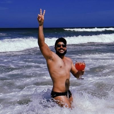 maoleskine's profile picture. eu sou antes, depois, quase nada ou muito