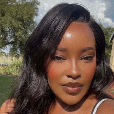 AnnetteSkosana's profile picture. Perfume Store 🌸 The best to do it ❤️ God’s favourite child 😁 I smell sooooo GOOD 😌
