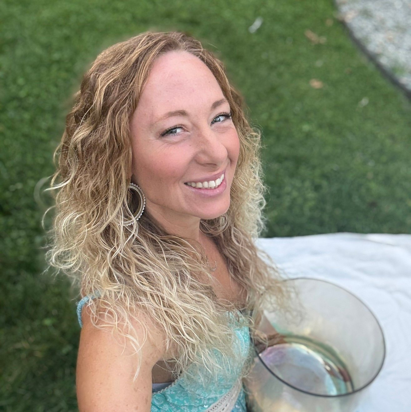 Therootedwild's profile picture. Exploring all the versions of myself without giving a single fuck. Enjoy the ride.