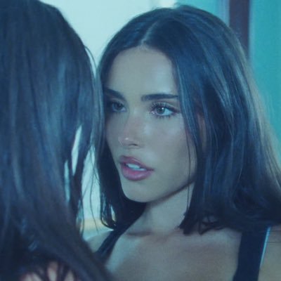 tayliviebrinns's profile picture. my advice is always: ruin the friendship ,better that than regret it for all time 🫶🏻