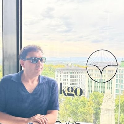 pove22's profile picture. Mientras quede un olivo en el olivar y una vela latina en el mar. Sigo buscando el futuro :)