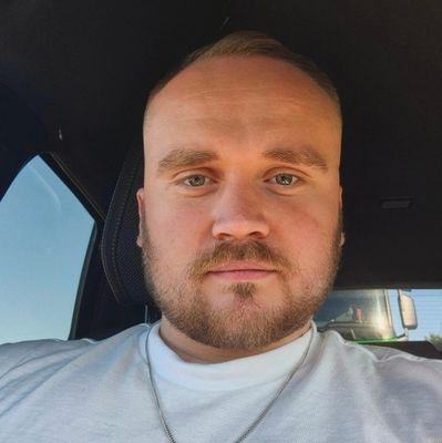 KovicSn's profile picture. Pensant être un philosophe des Lumières du XVIII ème siècle. Je ne suis que la lumière qui clignote dans le fond du grenier