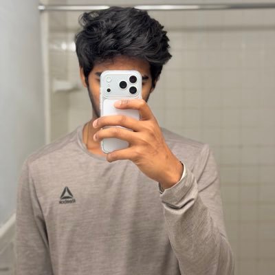 accipio04's profile picture. “toys out of the cot” 6feet1inch tall guy 🙃