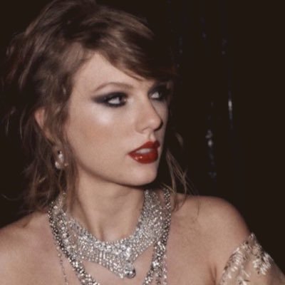 swiftscardigan's profile picture. swiftie since 2019 | #1 reputation & dwoht stan | VK-ABD-RCB | fan account | not impersonating