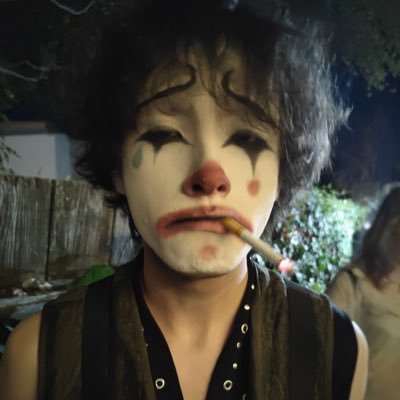 hsw0Orld's profile picture. 19 | discreet