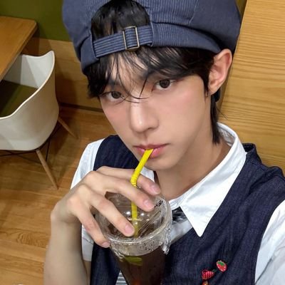 cogimyunt's profile picture. 42.