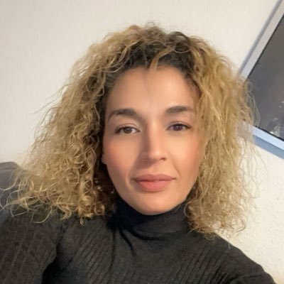 Lina55212671's profile picture. 