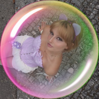 angelbangtanz's profile picture. 𝖺𝗋𝗍ist﹙ 𖣂﹚she/her & 18