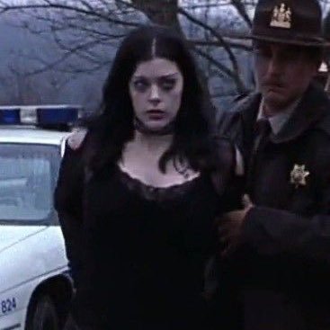 kiz0fkesi's profile picture. spirituel olarak cogunuzdan ustun mêrdinli buyucu baby bangsli anarko feminist teroro ⋮ ☀️🇵🇸🏳️‍🌈♀