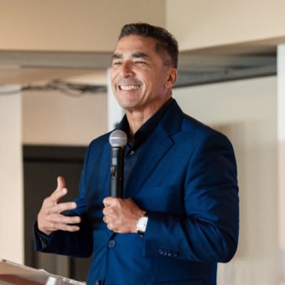 ferdinandpr's profile picture. Productor y moderador de @JugandoPelotaPR, Pelota Dura por NotiUno 630 y Locos con los autos TV. Record Guiness- Parada de autos antiguos más grande del mundo.