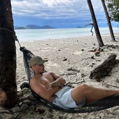 warrio_crd's profile picture. 𝘈𝘮𝘣𝘪𝘵𝘪𝘰𝘯𝘴, 𝘳ê𝘷𝘦𝘴 𝘦𝘵 𝘱𝘢𝘴𝘴𝘪𝘰𝘯𝘴, 𝘫𝘦 𝘳é𝘢𝘭𝘪𝘴𝘦𝘳𝘢𝘪𝘴 𝘵𝘰𝘶𝘴 𝘤𝘦 𝘲𝘶𝘦 𝘫’𝘢𝘪 à 𝘢𝘤𝘤𝘰𝘮𝘱𝘭𝘪𝘳.