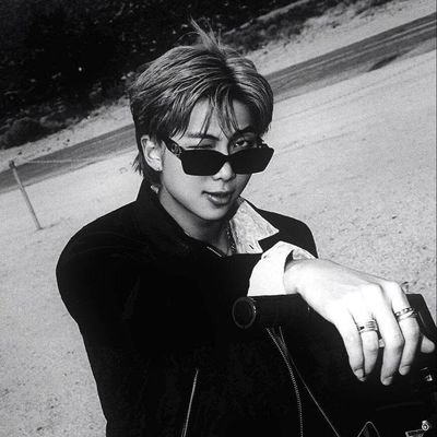 Lonelyymooon's profile picture. уσυ αяє мα∂є σƒ ѕтαяѕ °◌•.࿔ 𝔜𝔬𝔲𝔫𝔤 𝔣𝔬𝔯𝔢𝔳𝔢𝔯                                                  
𝒲ℯ 𝒶𝓇ℯ 𝓎ℴ𝓊𝓃ℊ 𝒷𝓊𝓉 𝓌ℯ 𝒽𝒶𝓋ℯ 𝒽ℯ𝒶𝓇𝓉