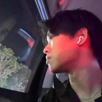 tomorrow46853's profile picture. 181 快26了 可以找我聊聊生活