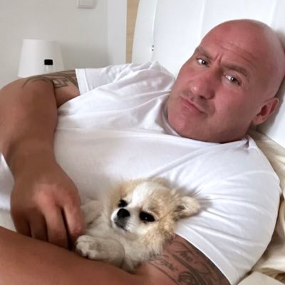 Sierakk1's profile picture. Najchętniej pracowałbym w OSW, ale robię w IT…✌️