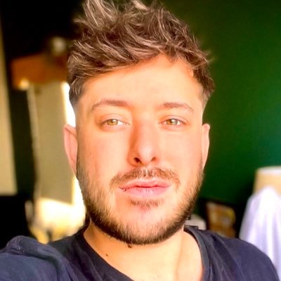 lexehlex's profile picture. Adele and Harry Potter obsessed. Hufflepuff 🦡 illustrator and graphic designer 🏳️‍🌈 comissions open