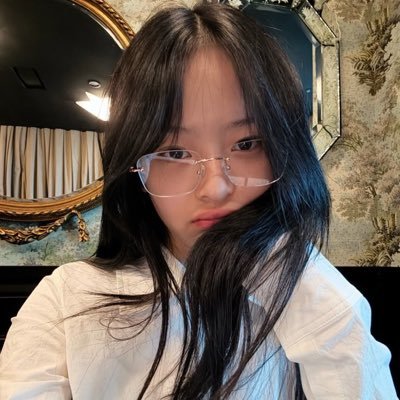 majorhottopic's profile picture. a daily does of positivity💛