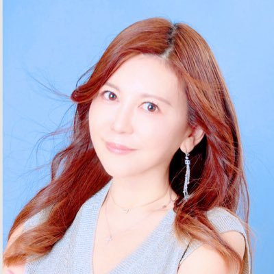 Rejuup's profile picture. 「魔法の様な新体験美容液リジュアップ」代表取締役｜ 日本株投資歴25年目｜起業4起目｜艶肌命のアラフィフ｜大4大2東大生の年子男子ママ｜発売1.5ヵ月で美ST6月号 付録決定｜人気ドラマ撮影協力化粧品｜2024「コレから流行るモノ」に選ばれました🫶｜美スト2025年5月号付録「糸リフト級？！引上げハリクリーム」