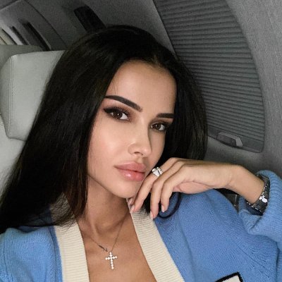 Queena19970's profile picture. Don't try so hard; the best things come when you least expect them